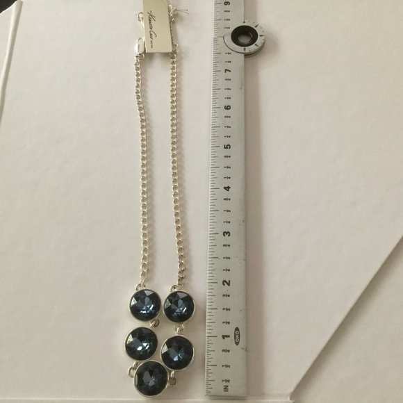 BNWT Kenneth Cole Blue Rhinestone Necklace - Picture 2 of 4